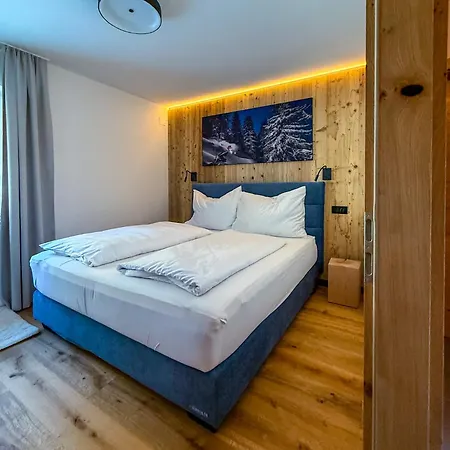 Chalet1500 Hirsch - Ski-in Ski-out Apartment!