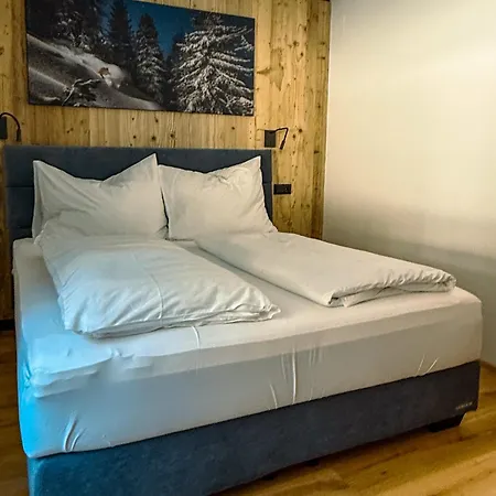 Chalet1500 Hirsch - Ski-in Ski-out Apartment! * Treffen