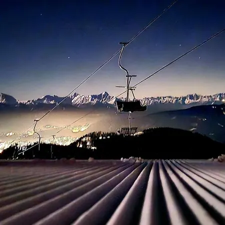 Chalet1500 Hirsch - Ski-in Ski-out Apartment! *