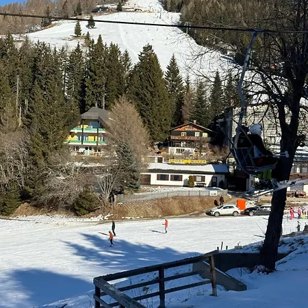 Chalet1500 Hirsch - Ski-in Ski-out Apartment! *